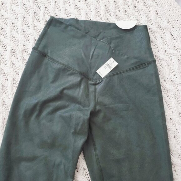 NWT AERIE Green Coated Faux Leather Limited Edition V Yoke High Rise Leggings- M - Picture 2 of 8